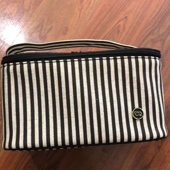 Vintage Oscar de la Renta cosmetic case - Picture 1 of 8